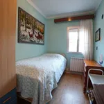 Rent a room of 150 m² in madrid