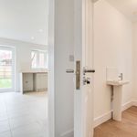 Rent 3 bedroom flat in East Midlands