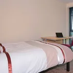 Rent 3 bedroom flat in Yorkshire And The Humber