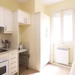 Rent a room of 108 m² in Madrid