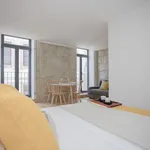 Rent 1 bedroom apartment of 45 m² in Porto