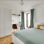 Rent 5 bedroom apartment in Paris