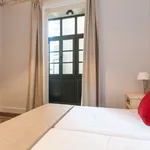 Rent 5 bedroom apartment of 90 m² in Barcelona