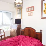 Rent a room of 200 m² in lisbon