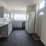 Rent 4 bedroom flat in Wakefield