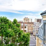 Appartement de 420 m² avec 1 chambre(s) en location à Paris