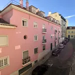 Rent a room of 90 m² in lisbon