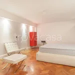 Rent 7 bedroom house of 320 m² in Roma