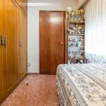 Rent a room of 120 m² in valencia