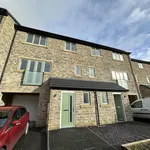 Rent 3 bedroom flat in Calderdale