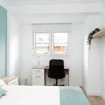 Rent a room of 85 m² in Zaragoza