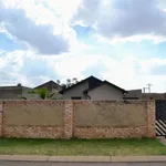 Rent 3 bedroom house of 250 m² in Soweto