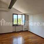 Affitto 5 camera casa di 219 m² in Verona