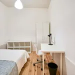 Rent a room of 200 m² in Lisboa