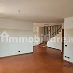 Affitto 5 camera casa di 219 m² in Verona