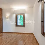 Rent 5 bedroom house of 440 m² in Campè