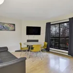 Appartement de 828 m² avec 3 chambre(s) en location à Vancouver