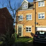 Rent 3 bedroom flat in East Midlands