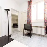 Rent a room of 270 m² in madrid