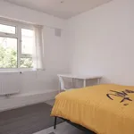 Rent 3 bedroom flat in Brighton