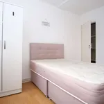 Rent a room of 88 m² in london