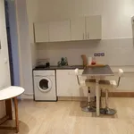 Rent 2 bedroom apartment of 30 m² in Marseille