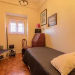 Rent a room of 100 m² in lisbon