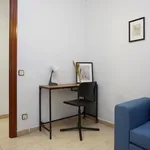 Rent 5 bedroom apartment of 70 m² in Barcelona