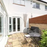 Rent 4 bedroom apartment in Reigate and Banstead