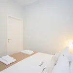 Rent 2 bedroom apartment of 50 m² in Porto