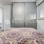 Rent 3 bedroom apartment of 66 m² in Split