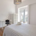 Rent a room of 100 m² in lisbon