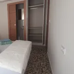 Rent a room of 99 m² in Valencia