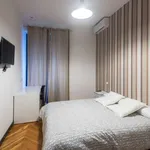 Rent a room of 400 m² in madrid