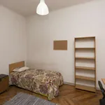 Rent a room of 160 m² in madrid