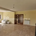 Rent 5 bedroom house of 350 m² in Rome