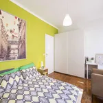 Rent a room of 92 m² in Milan