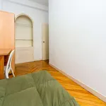 Rent a room of 220 m² in madrid