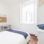 Rent a room of 100 m² in lisbon