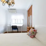 Rent 4 bedroom apartment in Valencia