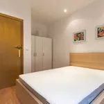 Rent a room of 200 m² in madrid