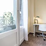 Rent a room of 330 m² in valencia