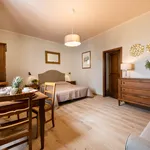 Rent 1 bedroom apartment of 34 m² in Florence