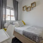 Rent a room of 120 m² in madrid