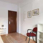 Rent a room of 101 m² in lisbon