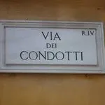 Rent 5 bedroom apartment of 240 m² in Rome