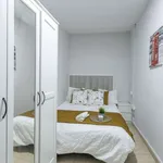 Rent a room of 230 m² in valencia