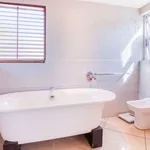 Rent 3 bedroom house of 336 m² in Sandton