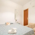 Rent 4 bedroom apartment in Barcelona