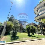 Affitto 6 camera appartamento di 250 m² in Bari